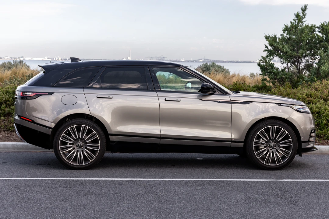 2018 Land Rover Range Rover Velar - Image 8 of 31