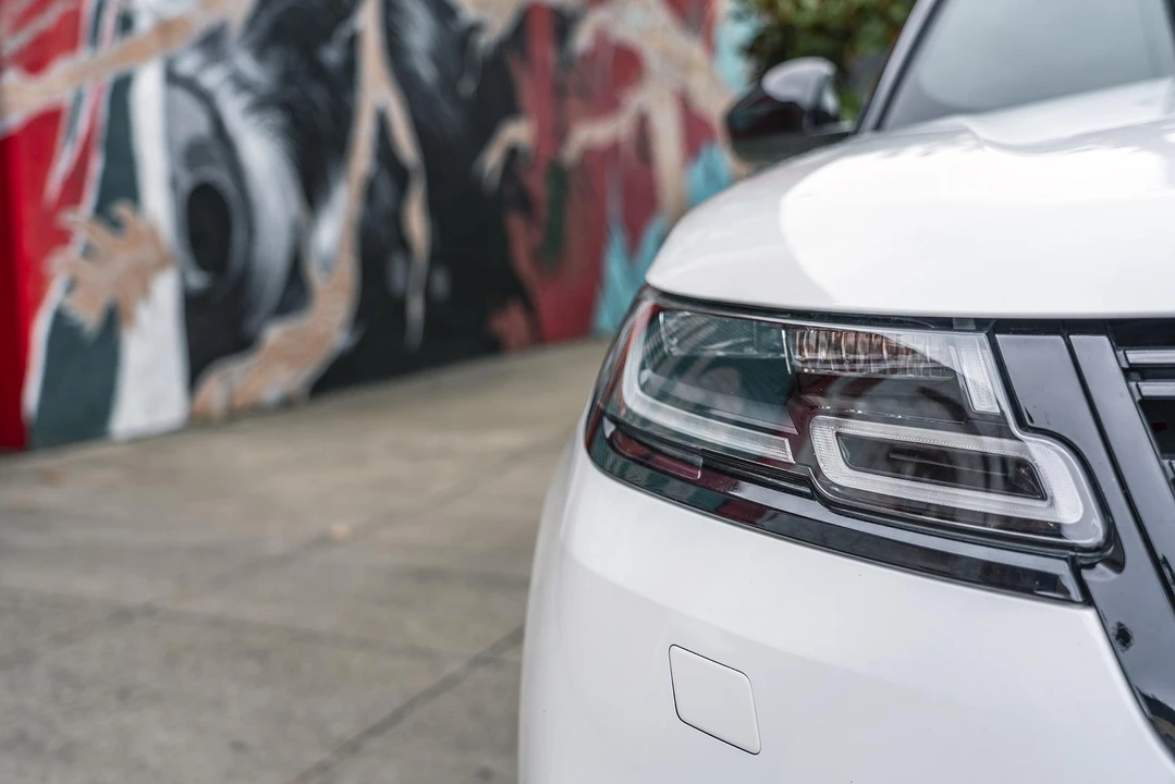 2018 Land Rover Range Rover Velar - Image 26 of 31