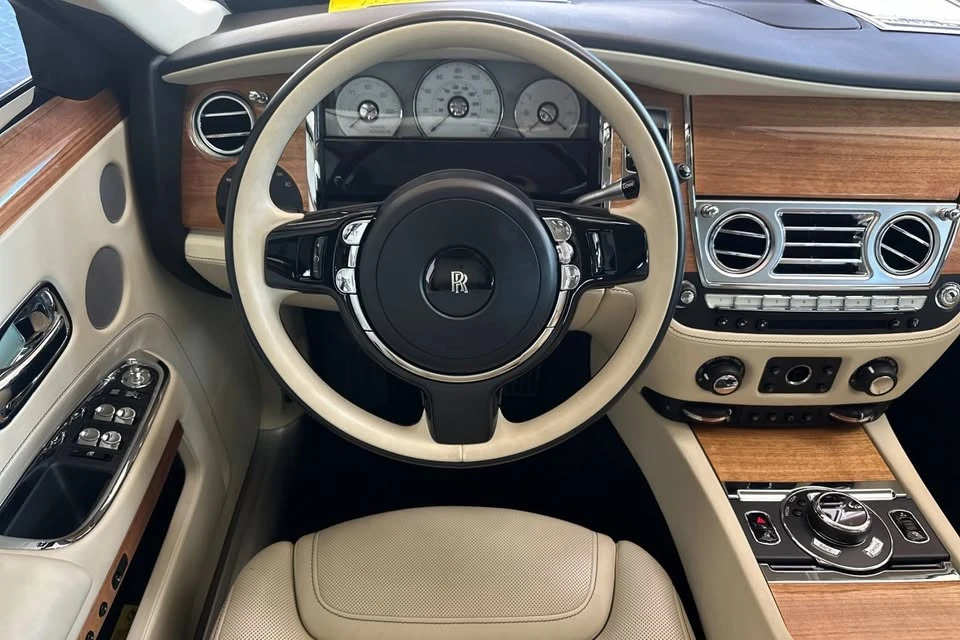2018 Rolls-Royce Ghost 1st Gen - Image 16 of 19