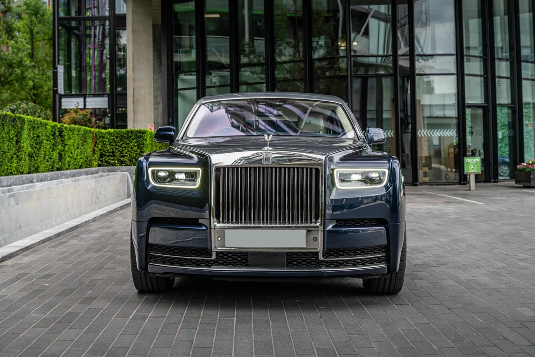 2018 Rolls-Royce Phantom VIII - Image 2 of 31