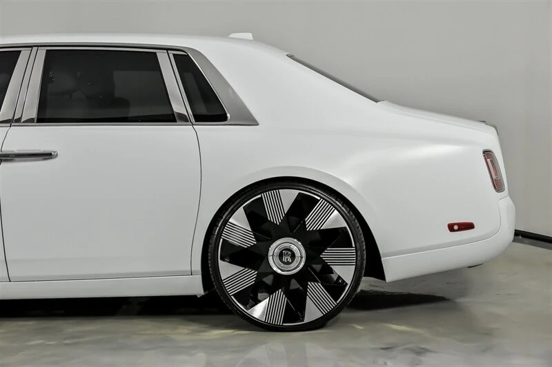 2018 Rolls-Royce Phantom VIII - Image 9 of 12