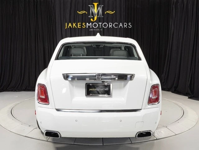 2018 Rolls-Royce Phantom VIII - Image 10 of 24