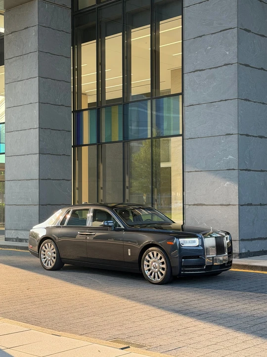 2018 Rolls-Royce Phantom VIII - Image 3 of 31