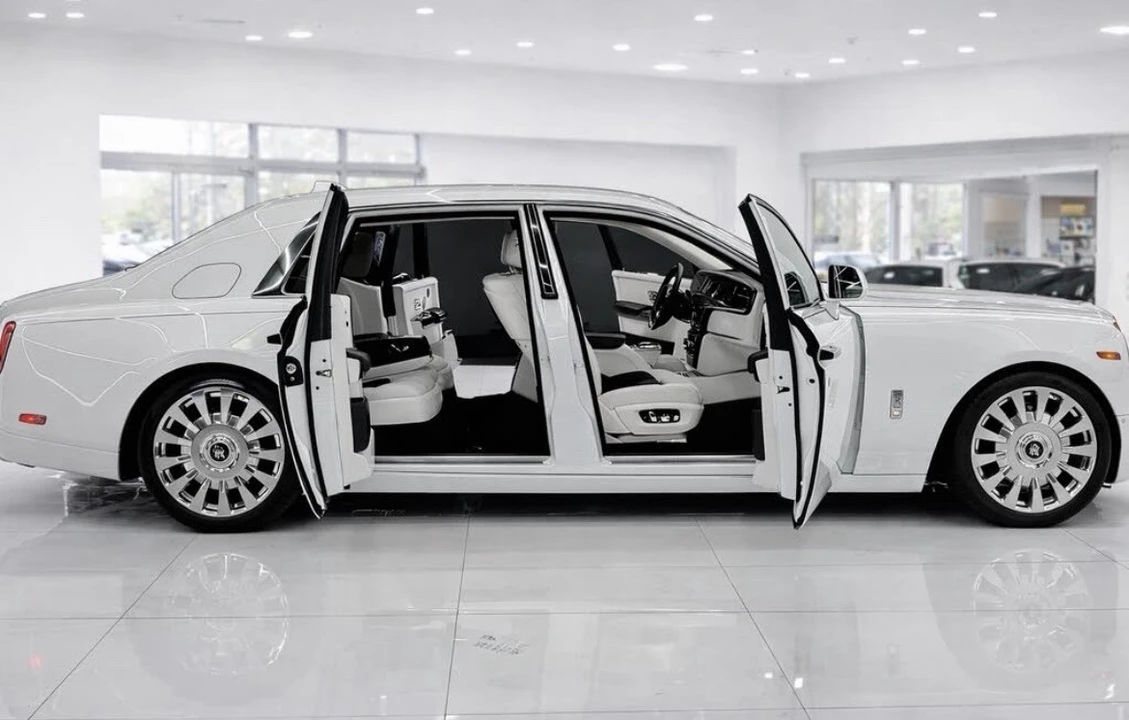 2018 Rolls-Royce Phantom VIII - Image 3 of 8