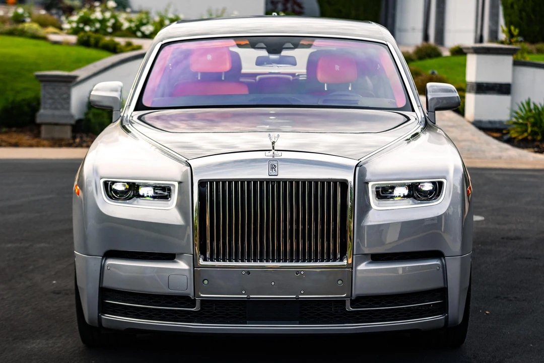2018 Rolls-Royce Phantom VIII - Image 2 of 31