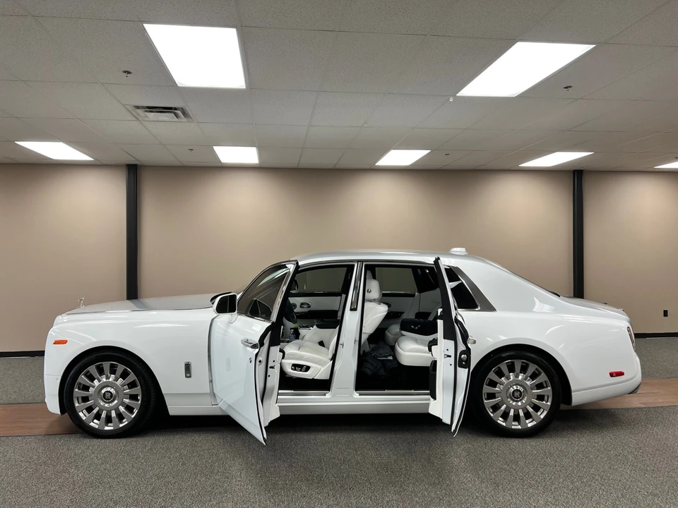 2018 Rolls-Royce Phantom VIII - Image 26 of 31