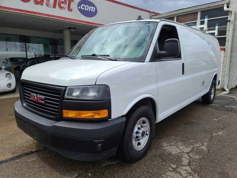 2018 GMC Savana - Image 2 of 4