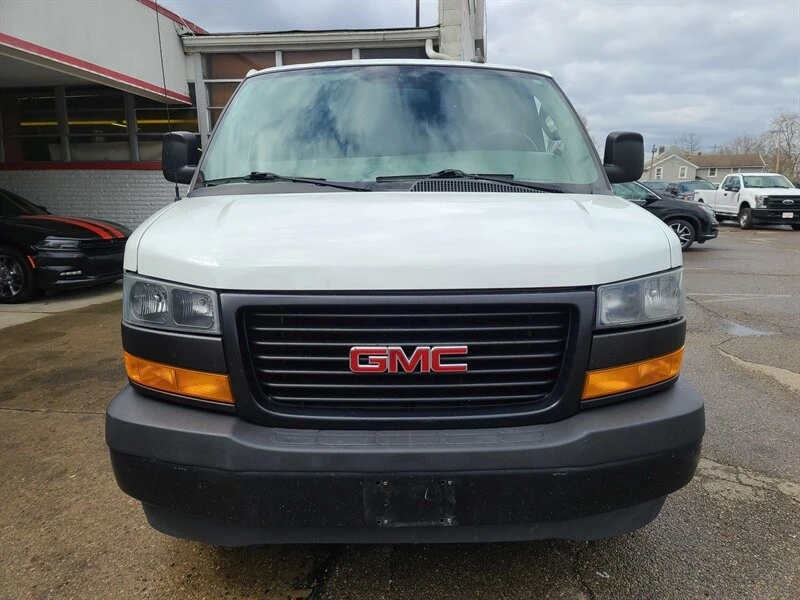 2018 GMC Savana - Image 3 of 4