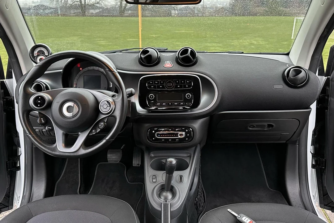 2018 Smart Fortwo 3rd Gen - Image 23 of 25