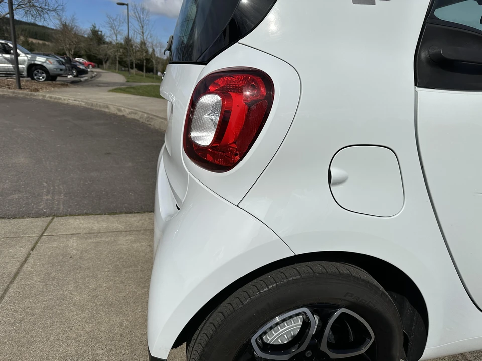 2018 Smart Fortwo 3rd Gen - Image 17 of 25