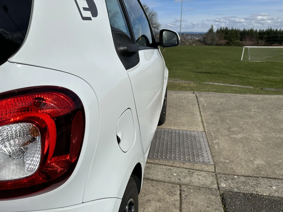 2018 Smart Fortwo 3rd Gen - Image 16 of 25