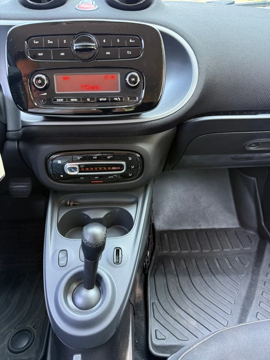 2018 Smart Fortwo 3rd Gen - Image 11 of 16