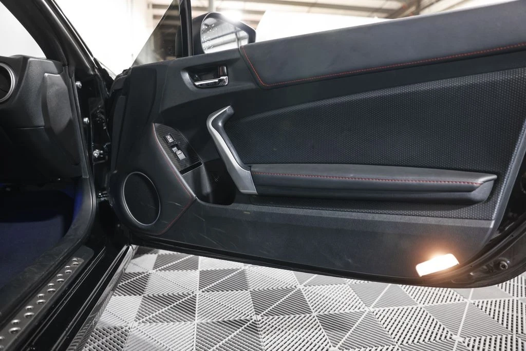 2018 Subaru - Image 24 of 31