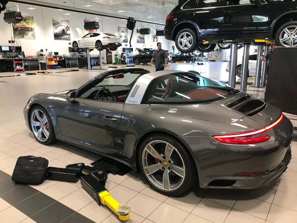 2018 Porsche 991 Targa 4 & 4S - Image 9 of 12