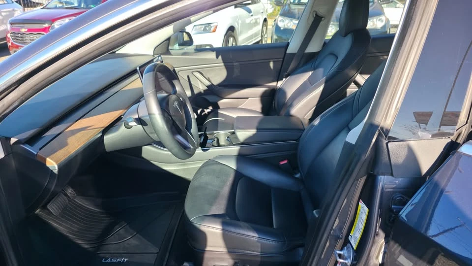 2018 Tesla Model 3 - Image 9 of 18