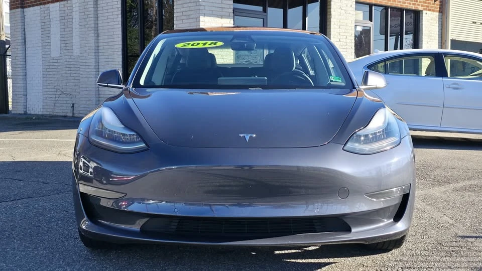2018 Tesla Model 3 - Image 2 of 18