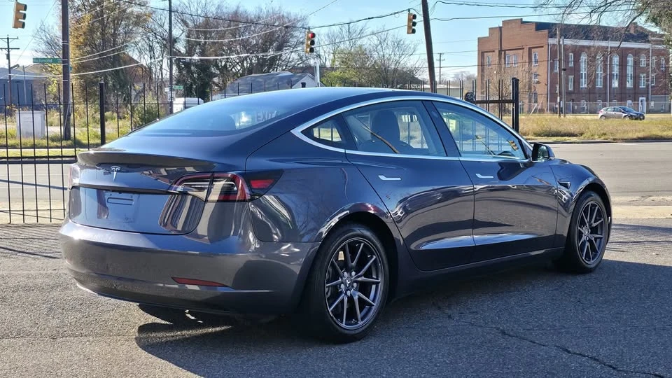 2018 Tesla Model 3 - Image 5 of 18