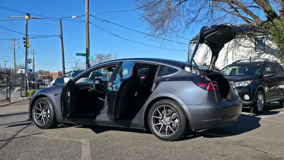 2018 Tesla Model 3 - Image 17 of 18