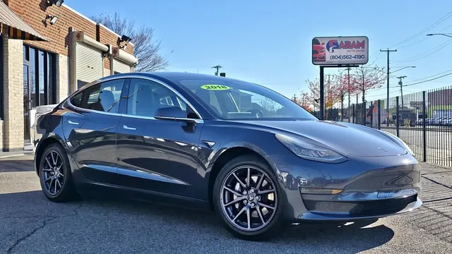 2018 Tesla Model 3 Mid Range Sedan
