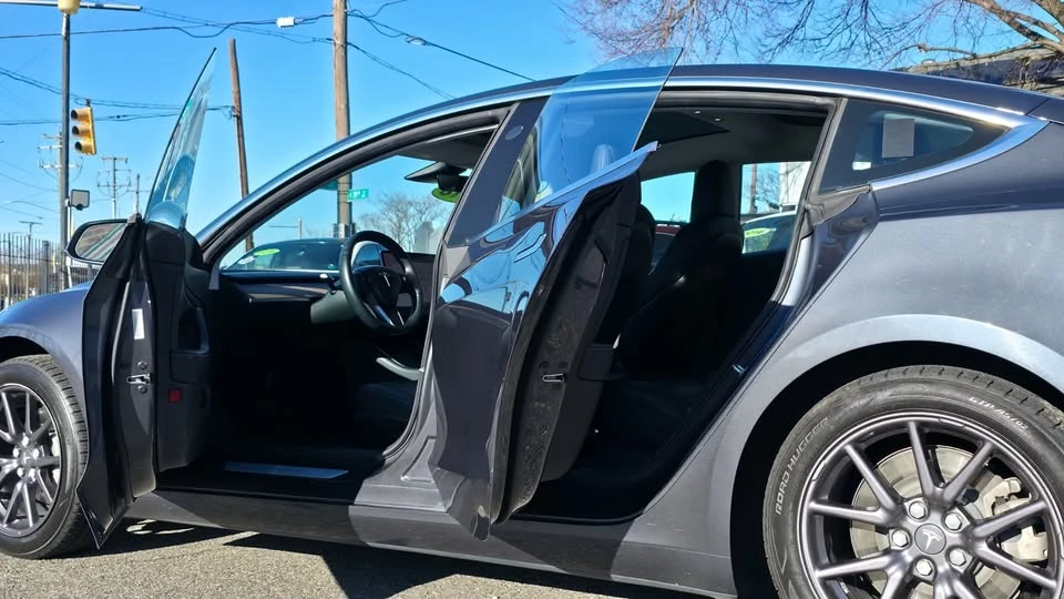 2018 Tesla Model 3 - Image 4 of 18