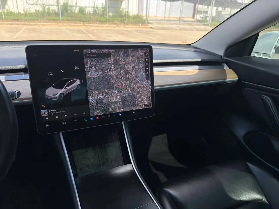 2018 Tesla Model 3 - Image 9 of 13