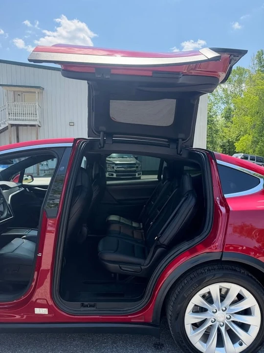 2018 Tesla Model X - Image 11 of 18