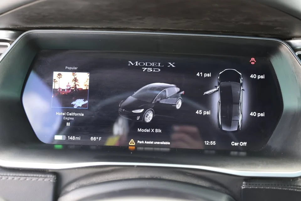2018 Tesla Model X - Image 18 of 20