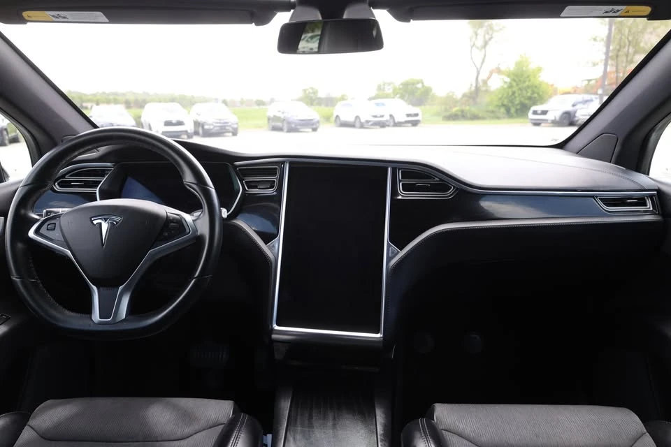 2018 Tesla Model X - Image 13 of 20