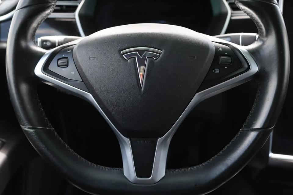 2018 Tesla Model X - Image 17 of 20