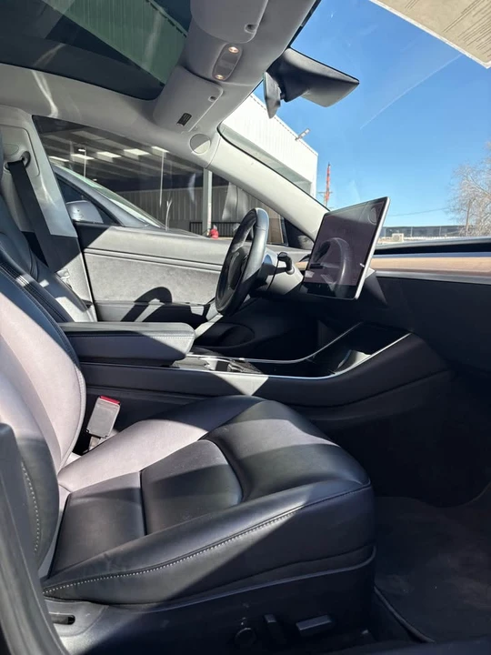 2018 Tesla Model 3 - Image 4 of 5