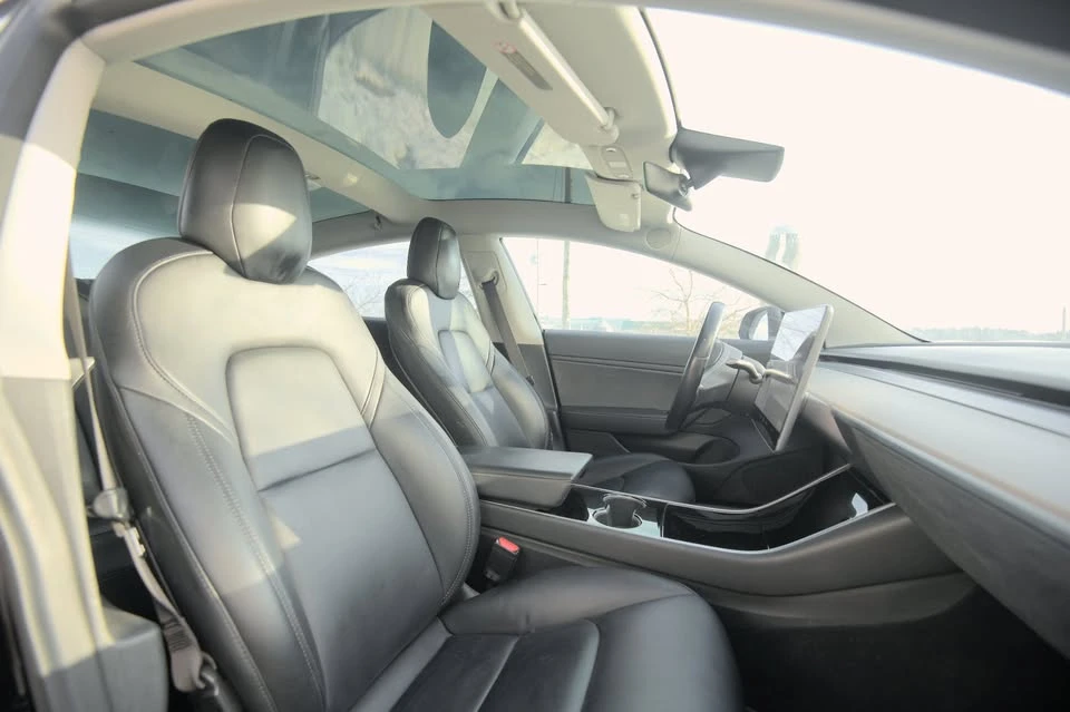 2018 Tesla Model 3 - Image 4 of 19