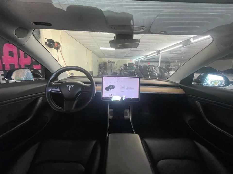 2018 Tesla Model 3 - Image 9 of 9