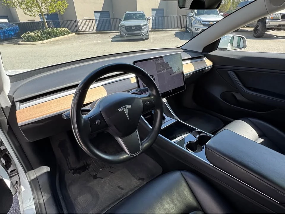 2018 Tesla Model 3 - Image 15 of 18