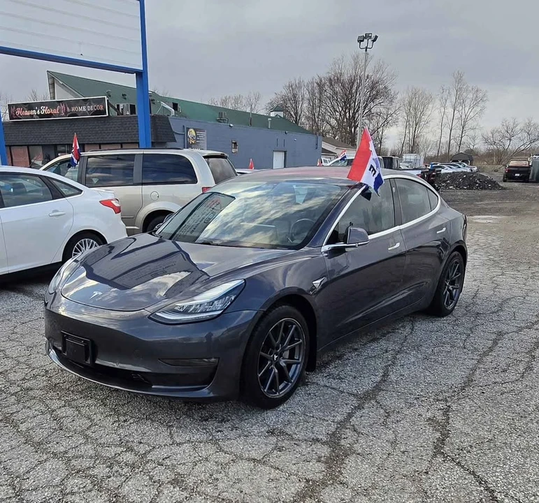 2018 Tesla Model 3 - Image 2 of 5