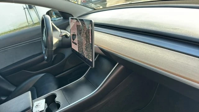 2018 Tesla Model 3 - Image 9 of 20