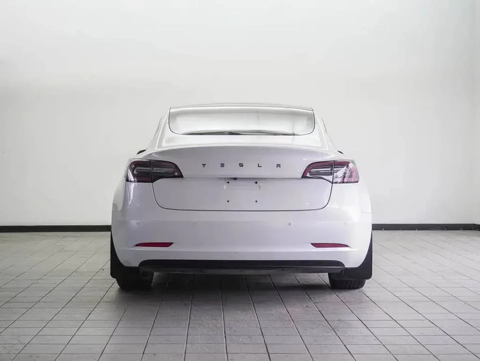 2018 Tesla Model 3 - Image 5 of 11