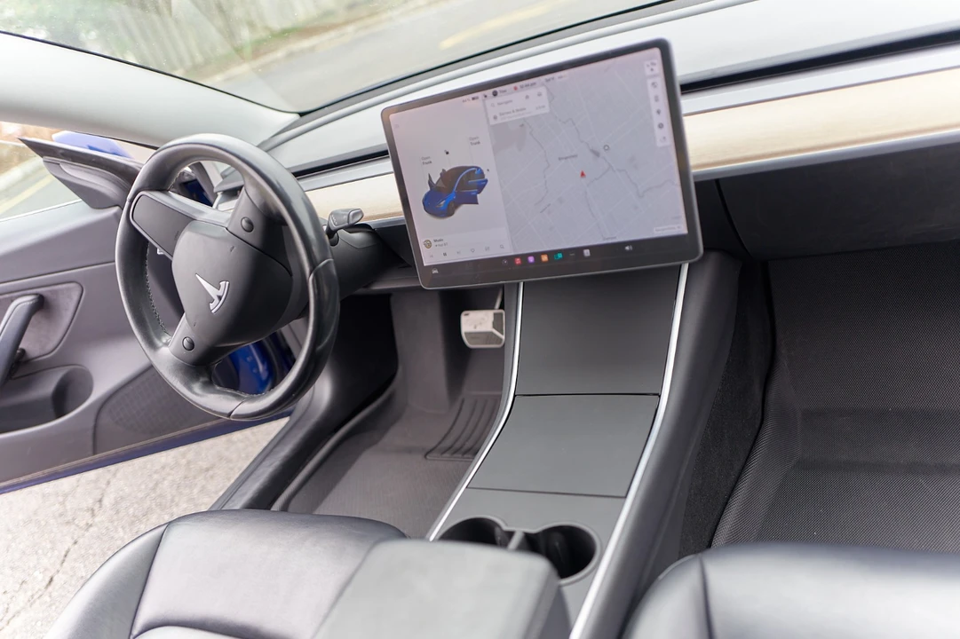 2018 Tesla Model 3 - Image 17 of 30