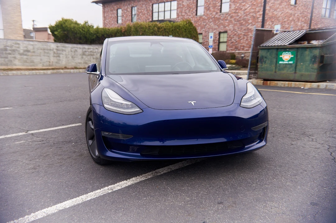 2018 Tesla Model 3 - Image 9 of 30