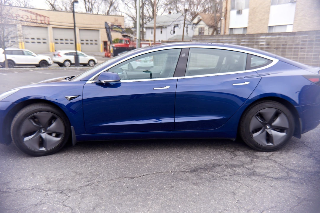 2018 Tesla Model 3 - Image 2 of 30