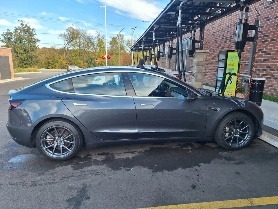 2018 Tesla Model 3 - Image 5 of 10