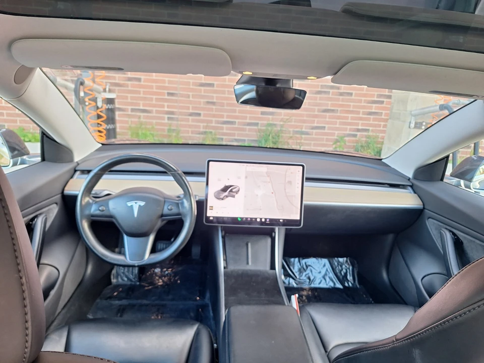 2018 Tesla Model 3 - Image 9 of 10