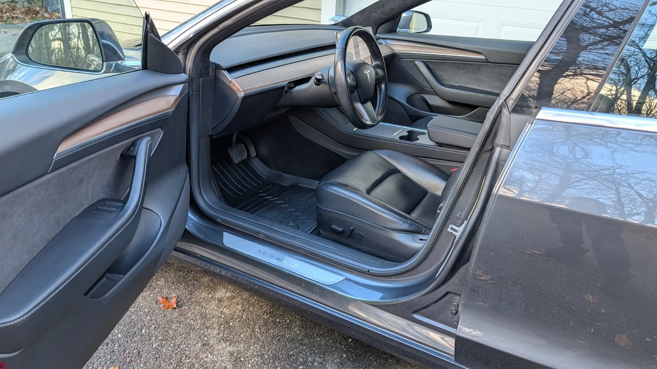 2018 Tesla Model 3 - Image 9 of 21