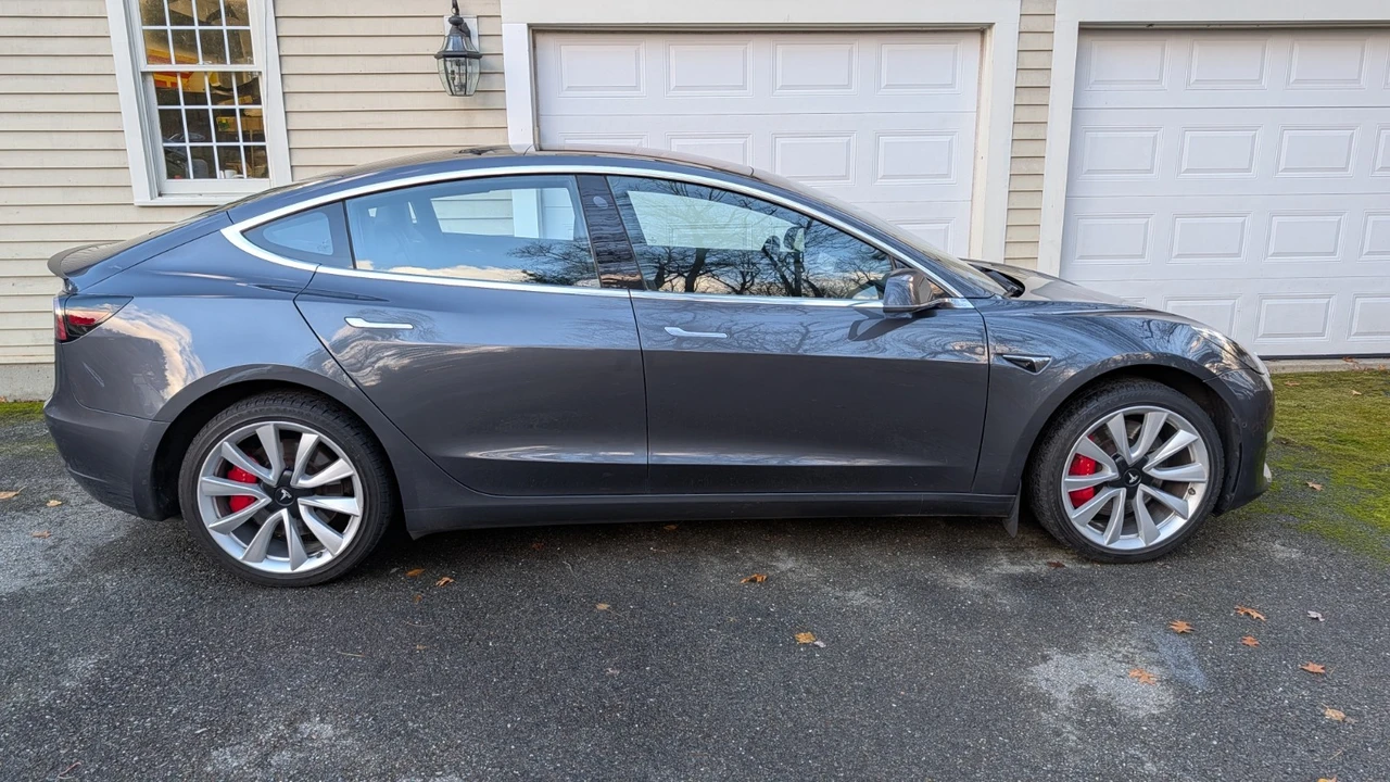2018 Tesla Model 3 - Image 2 of 21