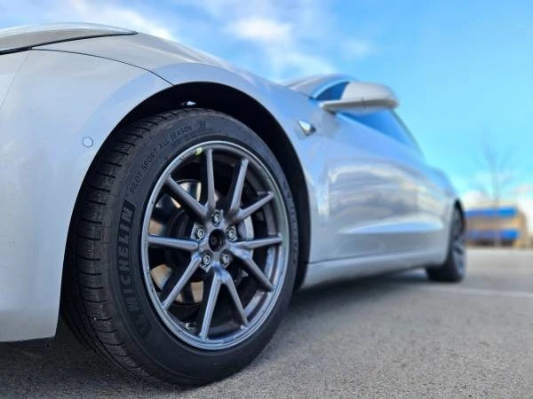 2018 Tesla Model 3 - Image 2 of 13
