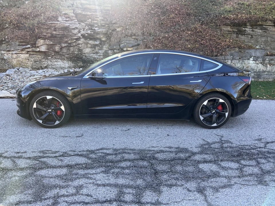 2018 Tesla Model 3 - Image 2 of 22