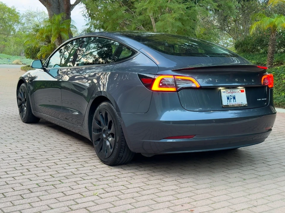 2018 Tesla Model 3 - Image 5 of 17