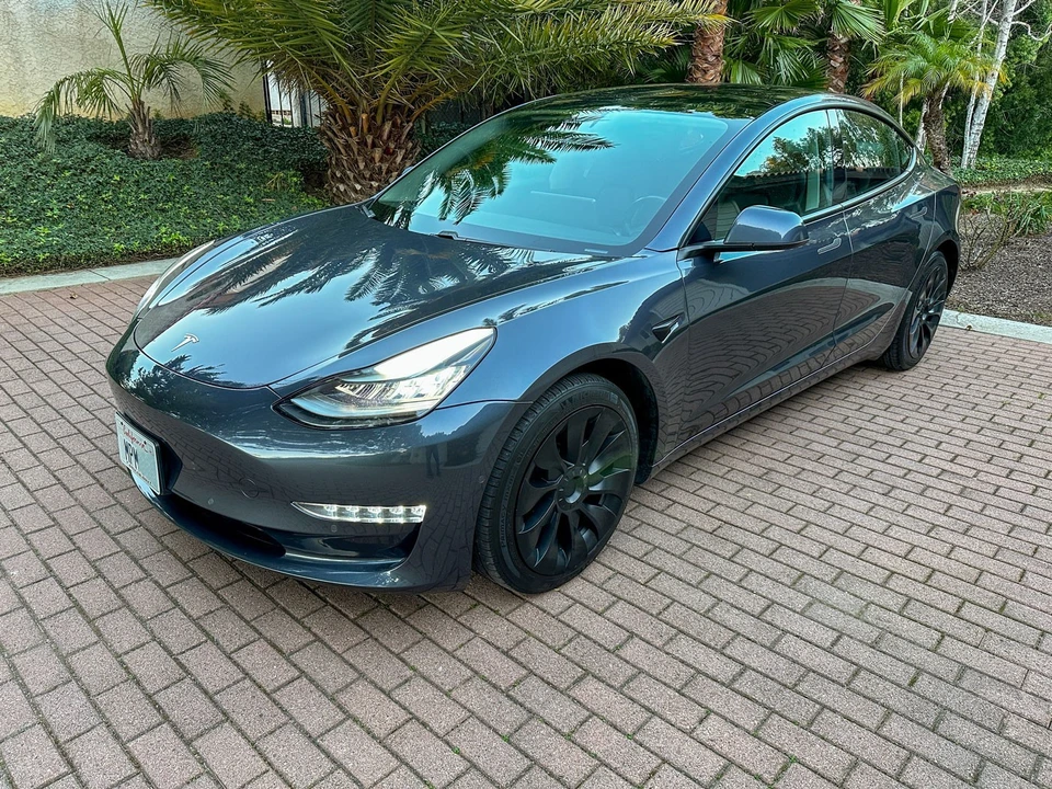 2018 Tesla Model 3 - Image 3 of 17