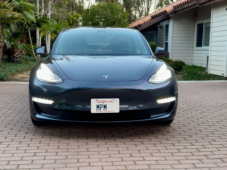 2018 Tesla Model 3 - Image 2 of 17