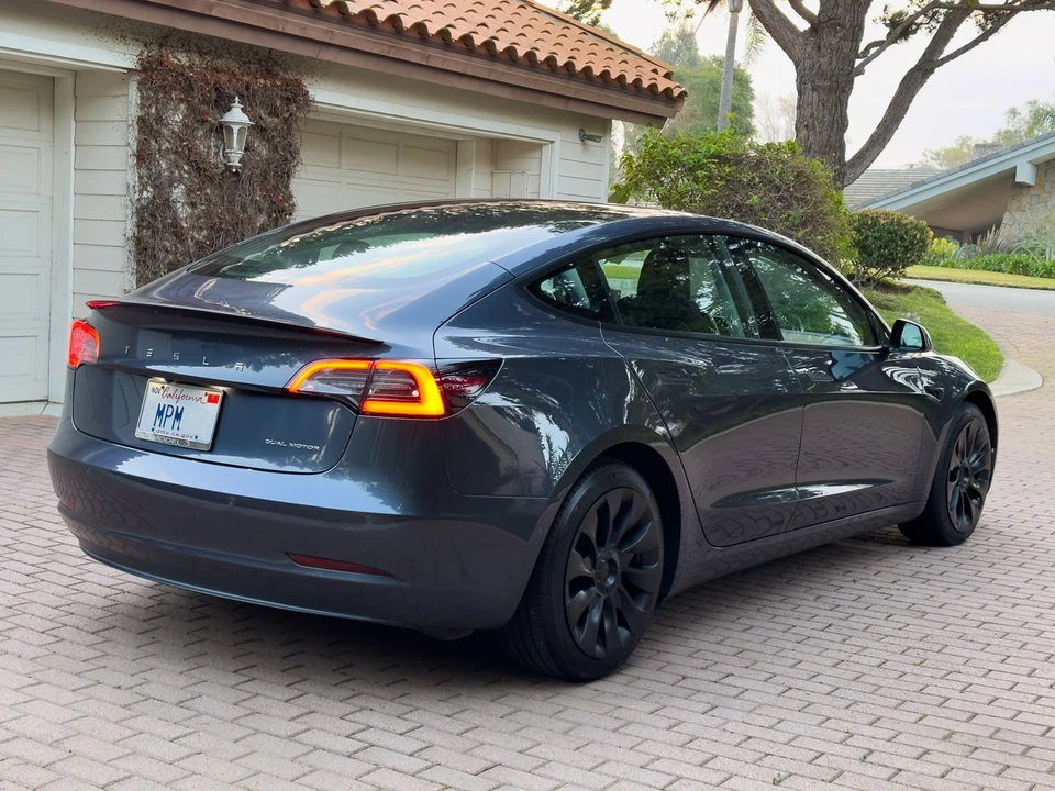 2018 Tesla Model 3 - Image 7 of 17