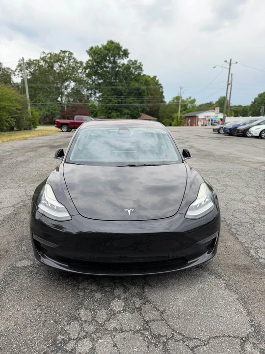 2018 Tesla Model 3 - Image 2 of 17